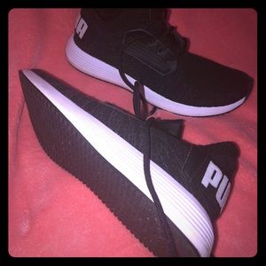 Women’s size 10 Puma
